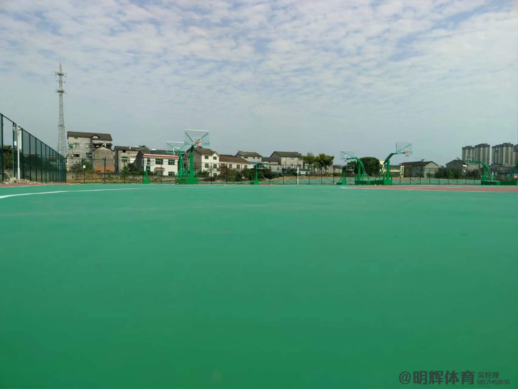 申扎硬地丙烯酸球场的优缺点